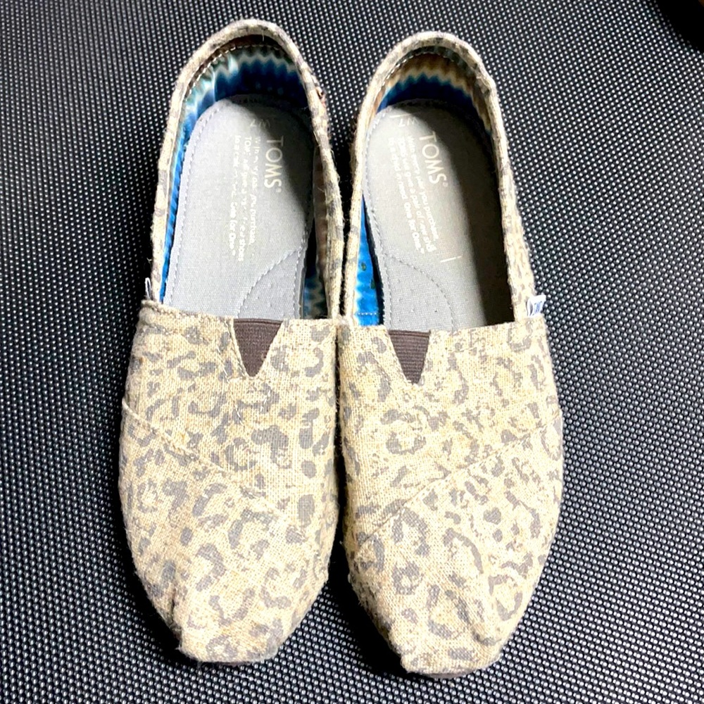New Tom’s cheetah print shoes size 7